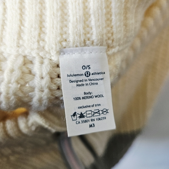 Lululemon Falling Freely Neck Warmer 100% Merino Wool Scarf Zip EUC - Picture 5 of 5